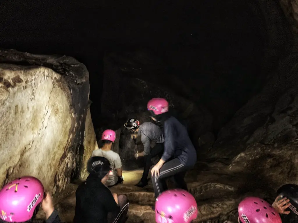Tempurung Cave - slide into darkness