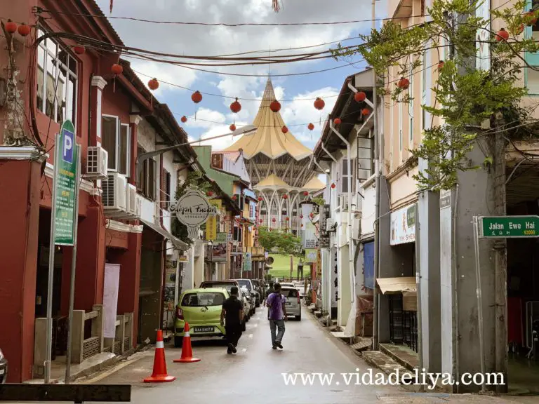 Discover Kuching Malaysia: Most Instagrammable Street Art in City of Cats (Borneo) - China Street - Carpenter Street, Bishop Gate Street