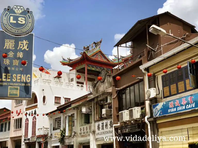 Discover Kuching Malaysia: Most Instagrammable Street Art in City of Cats (Borneo) - China Street - Carpenter Street, Bishop Gate Street