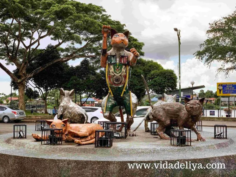 Discover Kuching Malaysia: Most Instagrammable Street Art in City of Cats (Borneo) - Kuching Riverfront