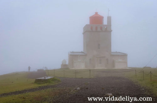 6. Dyrholaey Arch - Misty Lighthouse - 384kb