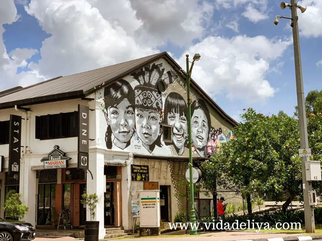 Discover Kuching Malaysia: Most Instagrammable Street Art in City of Cats (Borneo) - #tanahairku - Ranee