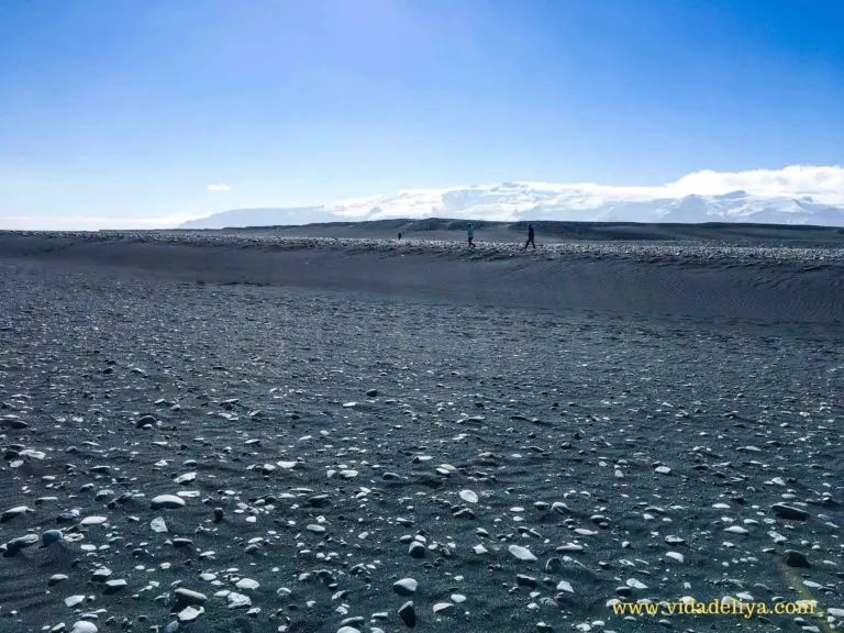 10. Visit Iceland's Diamond Beach - Breiðamerkursandur
