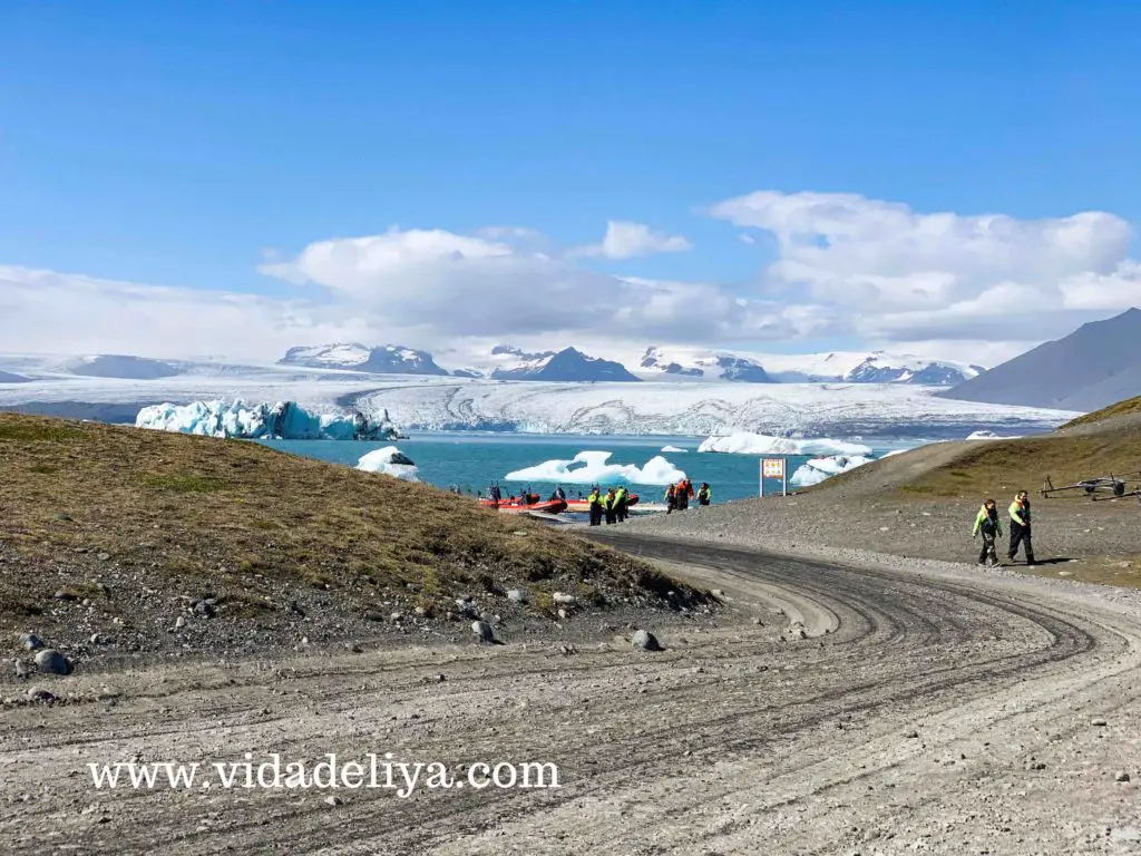 19. Jökulsárlón glacier lagoon tour