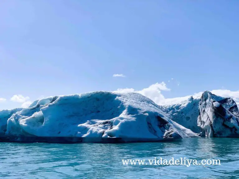 21. Jökulsárlón glacier lagoon tour