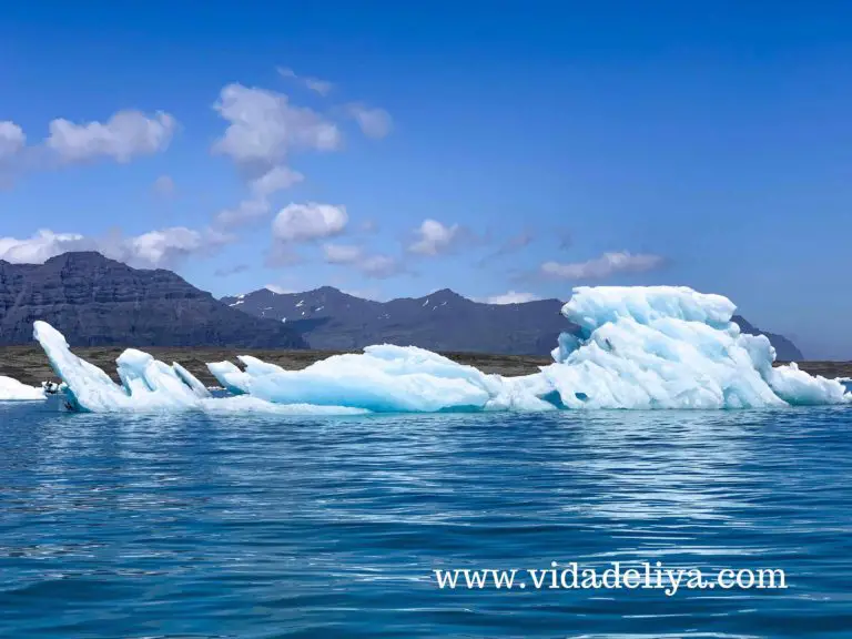 23. Jökulsárlón glacier lagoon tour