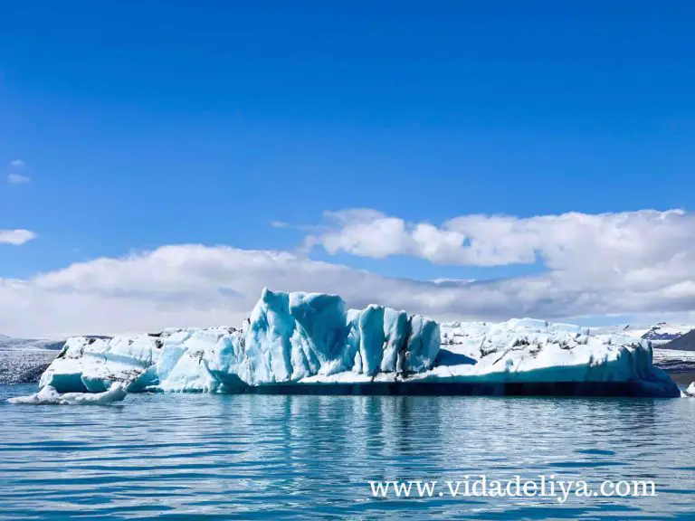 24. Jökulsárlón glacier lagoon tour