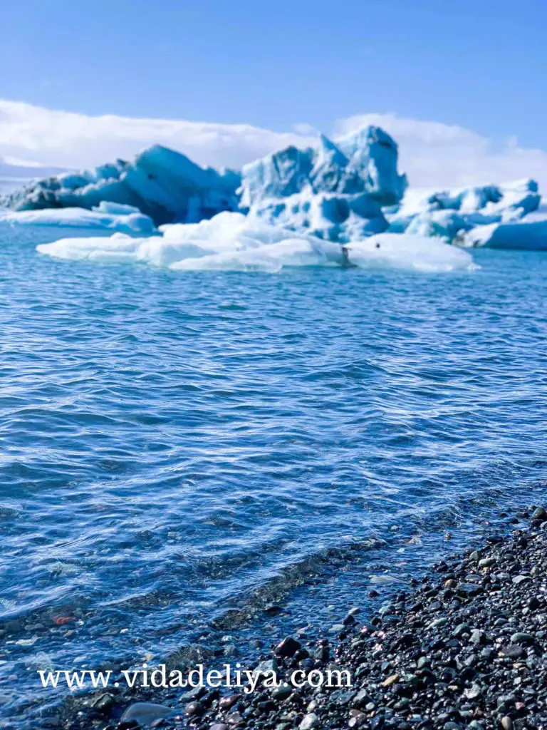 38. Jökulsárlón glacier lagoon tour