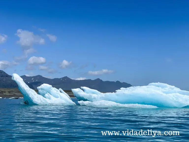 4. Jökulsárlón glacier jutting out - 594KB