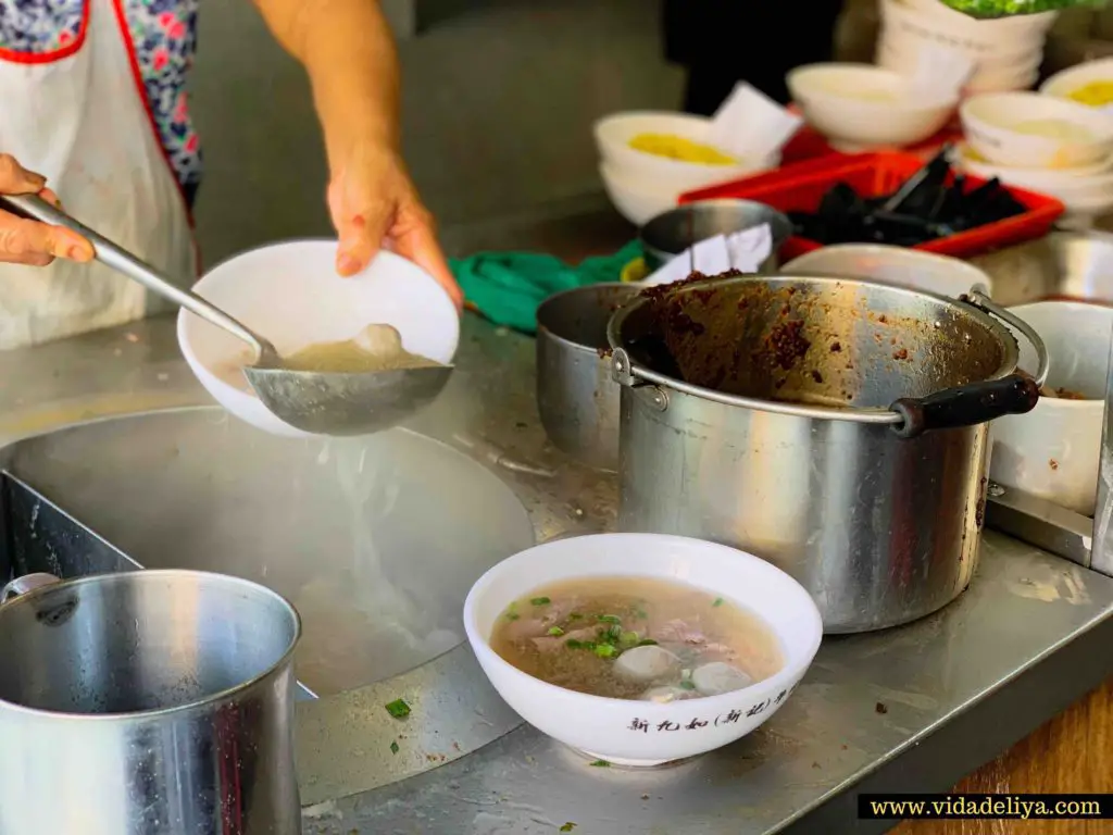 8. Shin Kee beef noodle - serving beef soup bowls