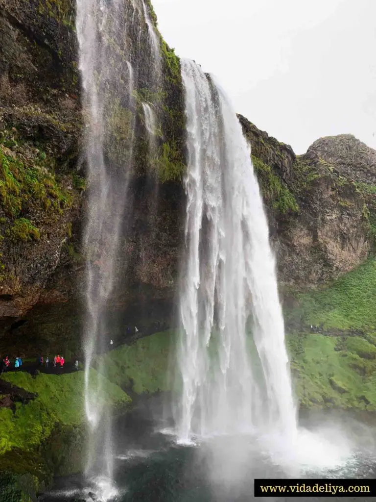 12.0.1 Seljalandsfoss Waterfall