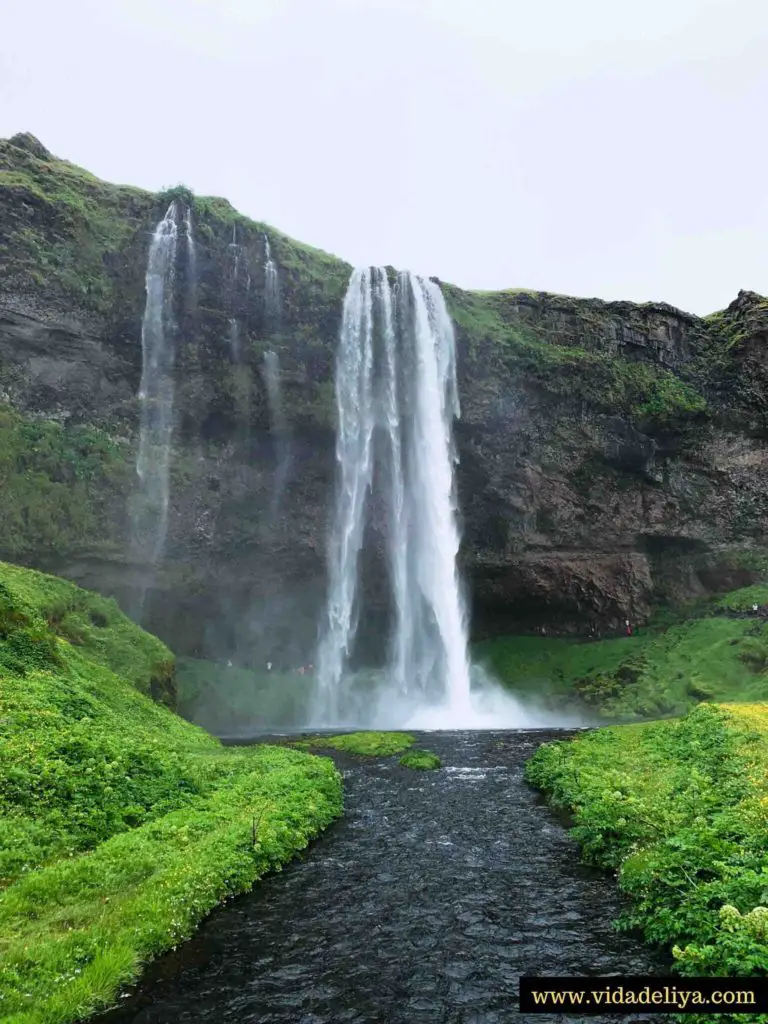 14.0.1 Seljalandsfoss Waterfall