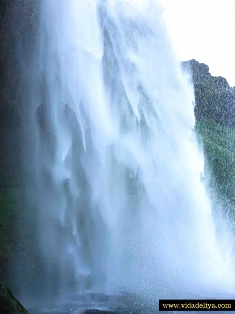 15.0.1 Seljalandsfoss Waterfall