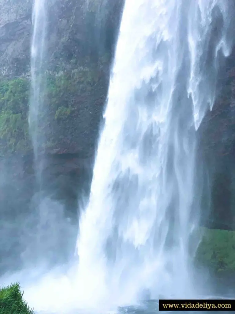 18.0.1 Seljalandsfoss Waterfall