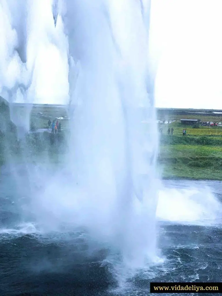 19.0.1 Seljalandsfoss Waterfall