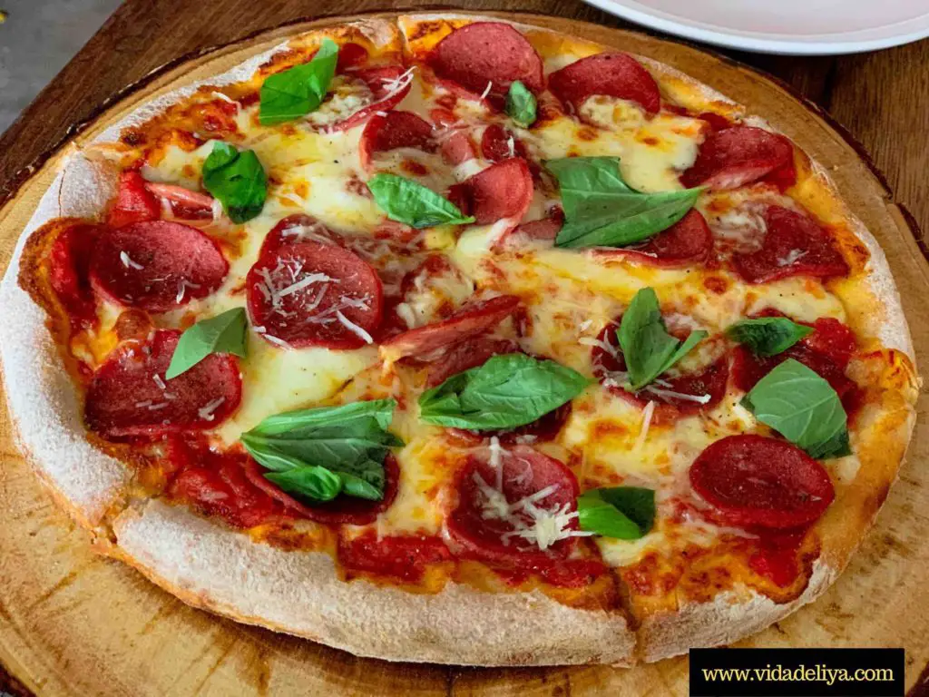 25 Kenny Hill Baker Ampang, Kuala Lumpur Malaysia - restaurant - beef pepperoni pizza