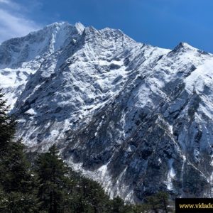 1 mountain views bucket list of himalayans - reasons why you must hike to everest base camp