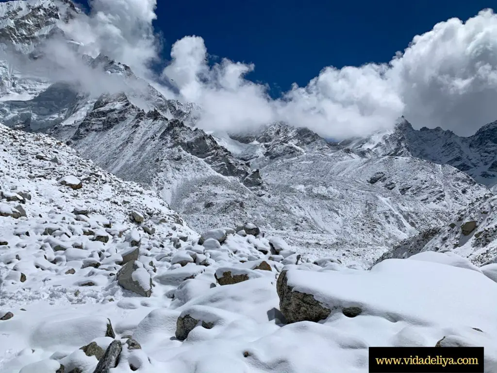 Route from Lobuche to Gorek Shep - trekking to Everest Base Camp in Himalayan mountains, Nepal