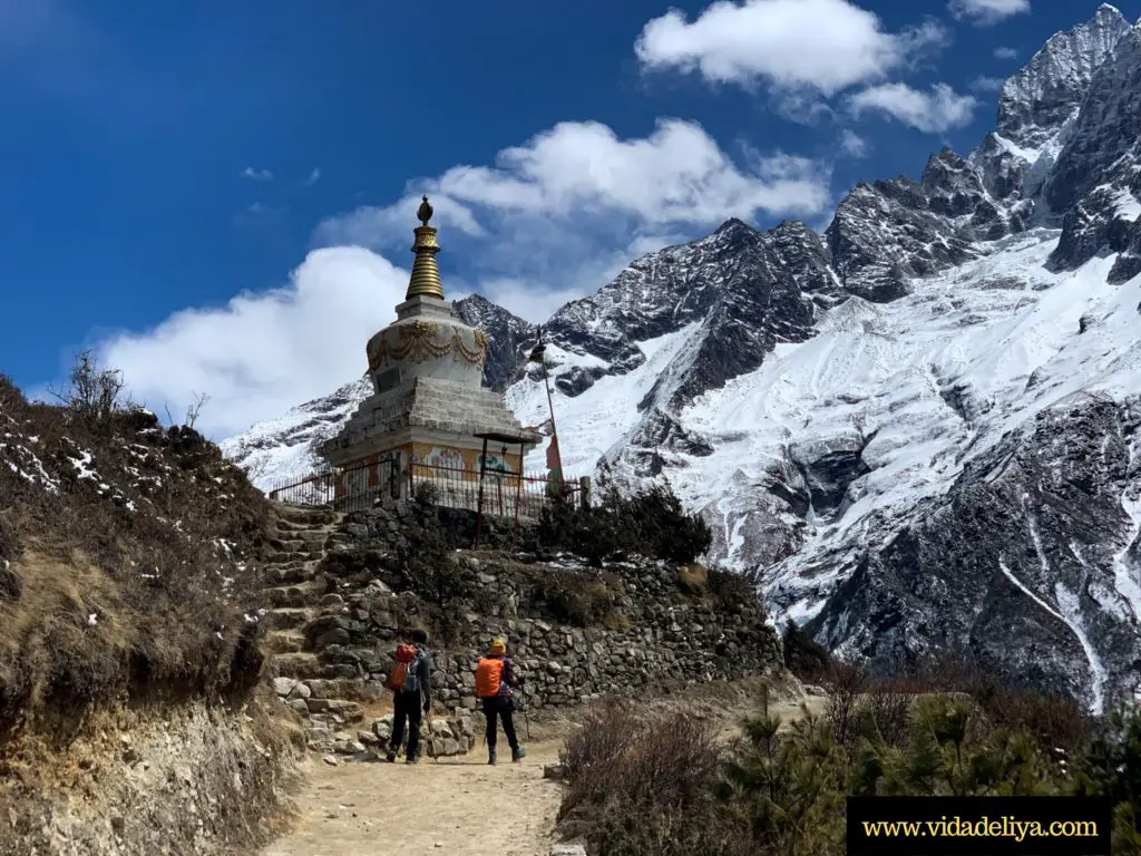 3 stupa near Kyangjuma Ama Dablam along Everest Base Camp trek