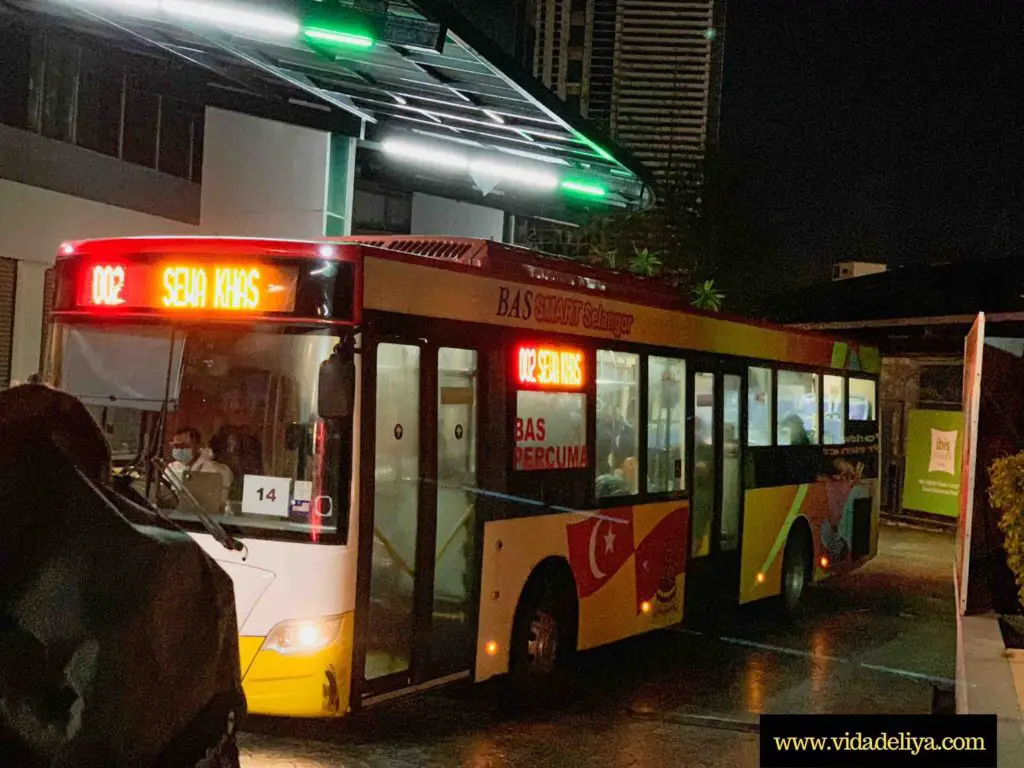 21. bus outside IBIS Jalan Pudu